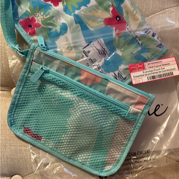 Thirty-One Everyday Pouch Set - Picture 2 of 2